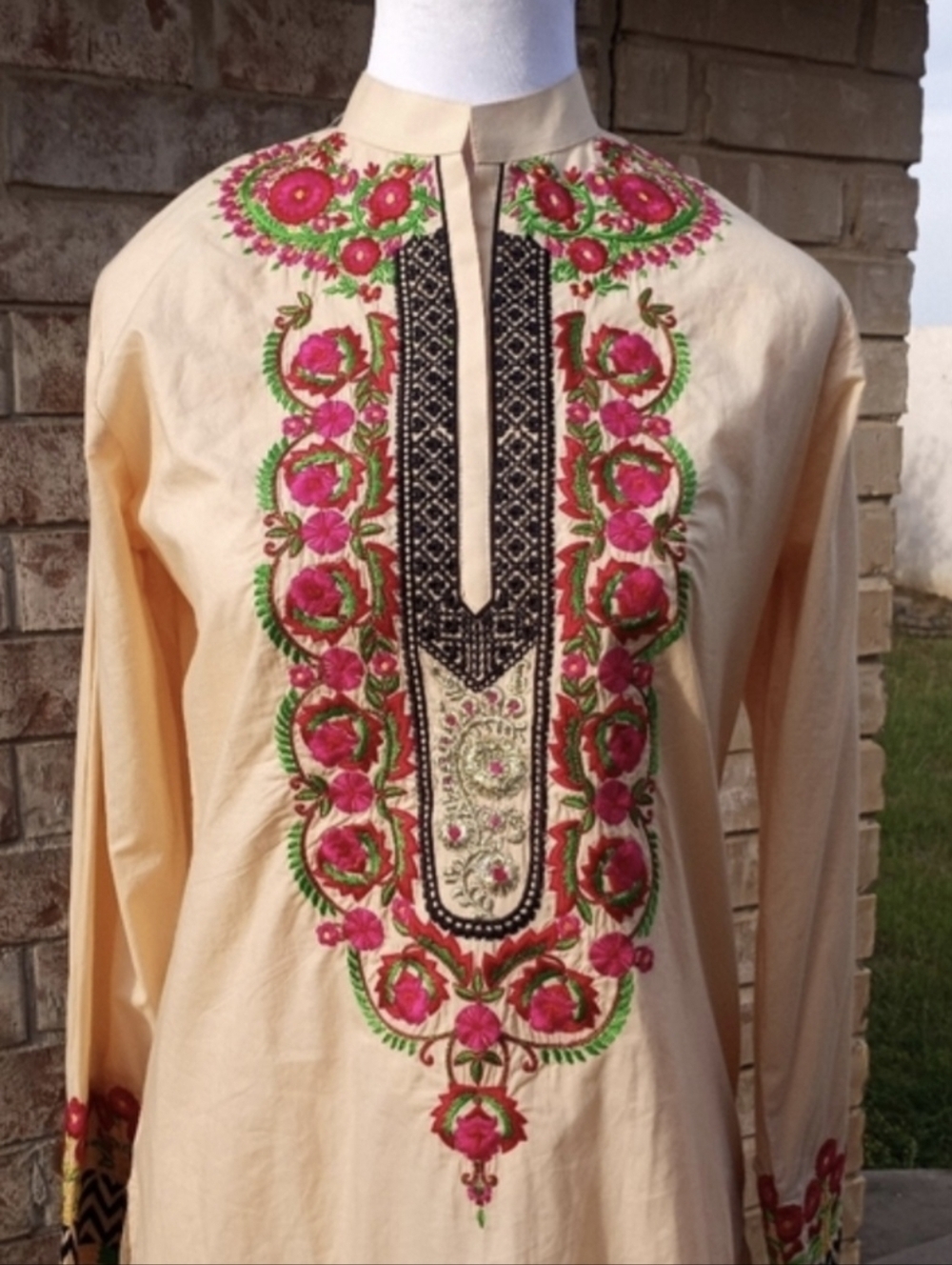 Thredz Cora Karta Beige Cambric Floral Embroidered Dress   Women Size Medium - Picture 6 of 16